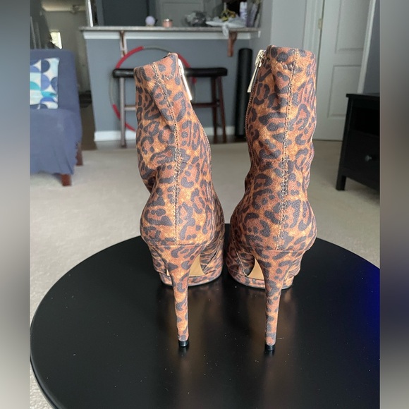 Jessica Simpson Women's Alliye Pointed Toe Stiletto Heeled
Ankle Booties - Picture 5 of 8